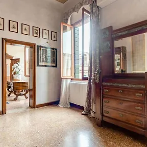 https://venezia-la-fenice.hotelslidodijesolo.com